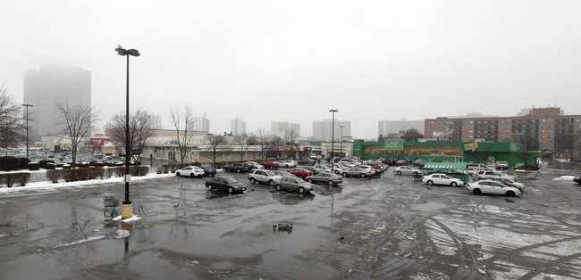 Plus de détails pour 45 Overlea Blvd, Toronto, ON - Bureau, Commerce de détail à louer