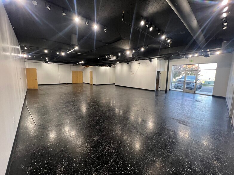 445 N 700 W, North Salt Lake, UT à louer - Photo du bâtiment - Image 3 de 8