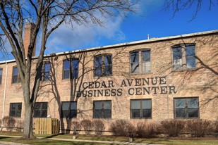 Cedar Avenue Business Center - Entrepôt