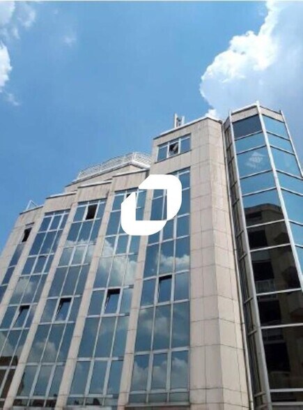 Office in Boulogne-Billancourt for lease - Building Photo - Image 2 of 12