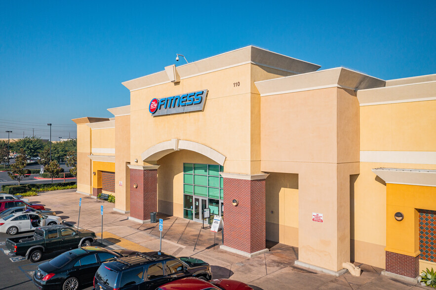 200-208 Towne Center Dr, Compton, CA for lease - Primary Photo - Image 1 of 8