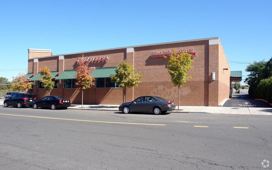 758 Arthur Kill Rd, Staten Island, NY à vendre - Photo du bâtiment - Image 2 de 4