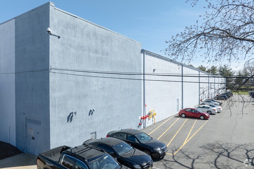 55 Metro Way, Secaucus, NJ for lease - Building Photo - Image 2 of 6