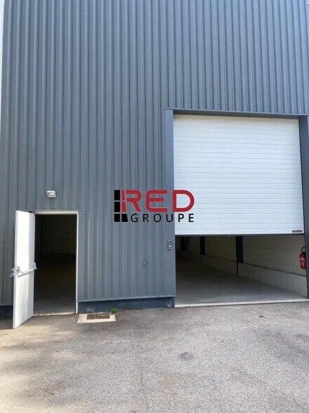 Industriel dans Signes à louer - Photo du bâtiment - Image 3 de 5