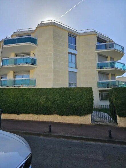 Bureau dans Saint-Maur-des-Fossés à vendre - Photo du bâtiment - Image 1 de 25