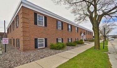 425 S Adams St, Green Bay, WI for lease Building Photo- Image 1 of 13