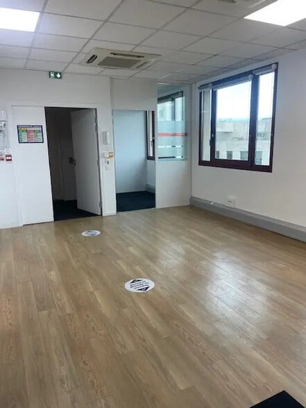 Bureau dans Rueil-Malmaison à vendre - Photo intérieure - Image 2 de 10