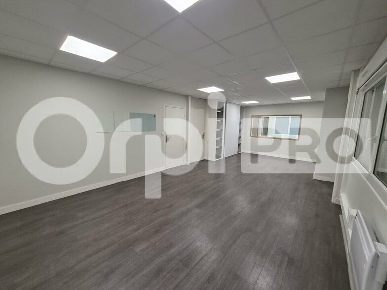 Industrial in Reims for lease - Interior Photo - Image 2 of 6