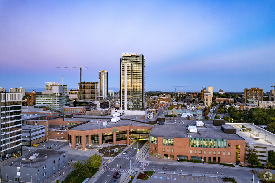 25 Water St S, Kitchener, ON à louer - Photo du bâtiment - Image 2 de 9