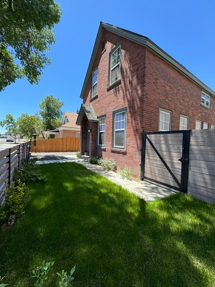 Elko Ave Portfolio portfolio of 2 properties for sale on LoopNet.ca - Building Photo - Image 2 of 25