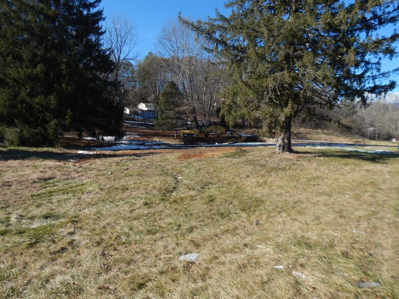 9 Chaparral Dr, Sylva, NC for sale - Building Photo - Image 2 of 10