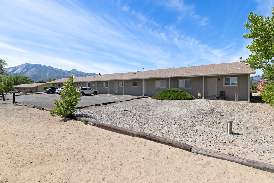 155-165 Esmeralda Dr, Carson City, NV à vendre - Photo du bâtiment - Image 2 de 16