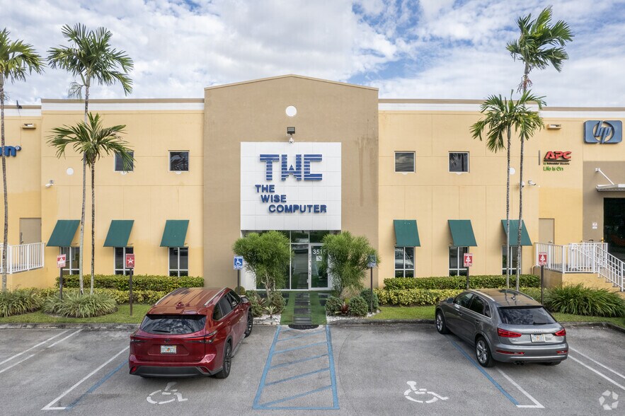 3515 NW 114th Ave, Miami, FL à louer - Photo du bâtiment - Image 2 de 14