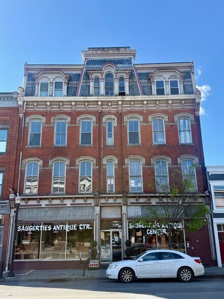 220 Main St, Saugerties, NY à vendre - Photo du bâtiment - Image 2 de 30