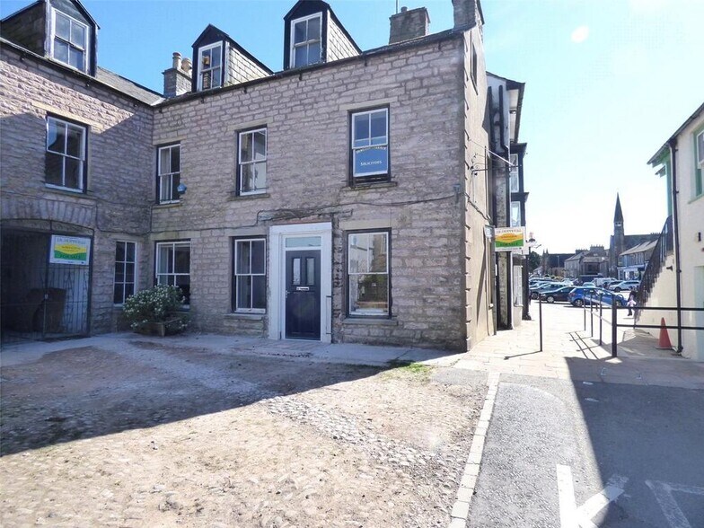 22 Market Sq, Kirkby Stephen à vendre - Photo du bâtiment - Image 1 de 17