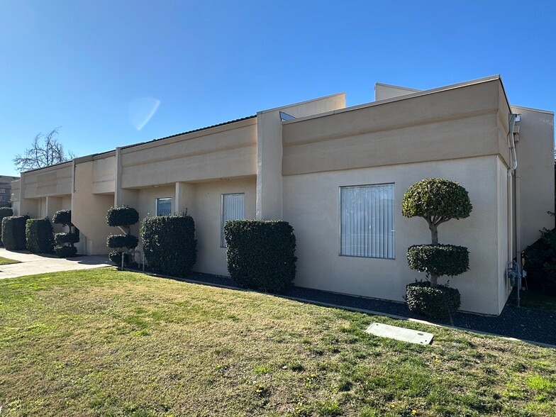 2301 Coffee Rd, Modesto, CA à louer - Photo du bâtiment - Image 3 de 7
