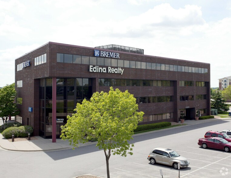 11800 Singletree Ln, Eden Prairie, MN à louer - Photo du bâtiment - Image 2 de 34