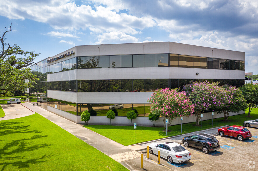 4710 Bellaire Blvd, Bellaire, TX for lease - Building Photo - Image 1 of 26