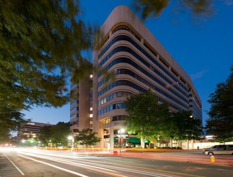 2231 Crystal Dr, Arlington, VA à louer - Photo du bâtiment - Image 2 de 5