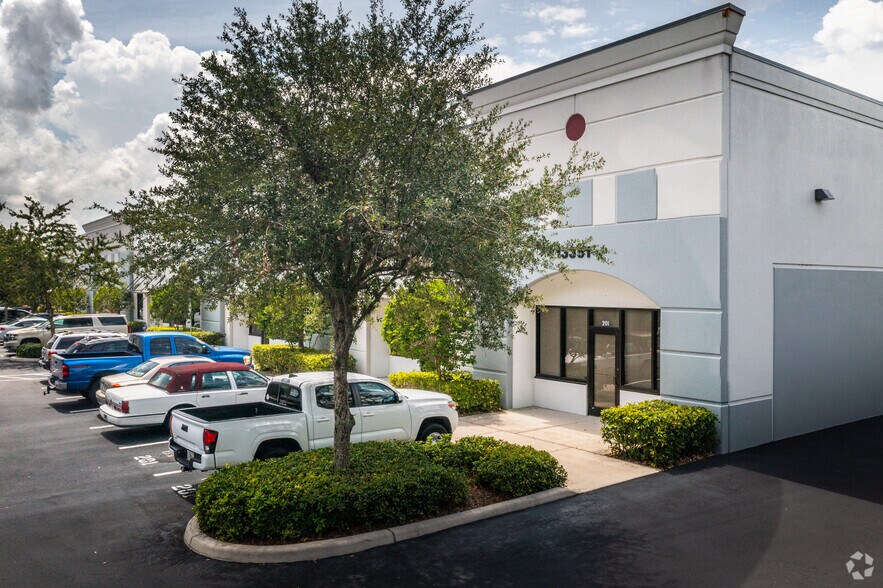 13351 Saddle Rd, Fort Myers, FL à louer - Photo du bâtiment - Image 2 de 5