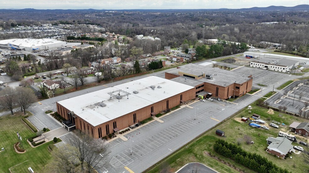 3315 Old Forest Rd, Lynchburg, VA for sale - Aerial - Image 2 of 8