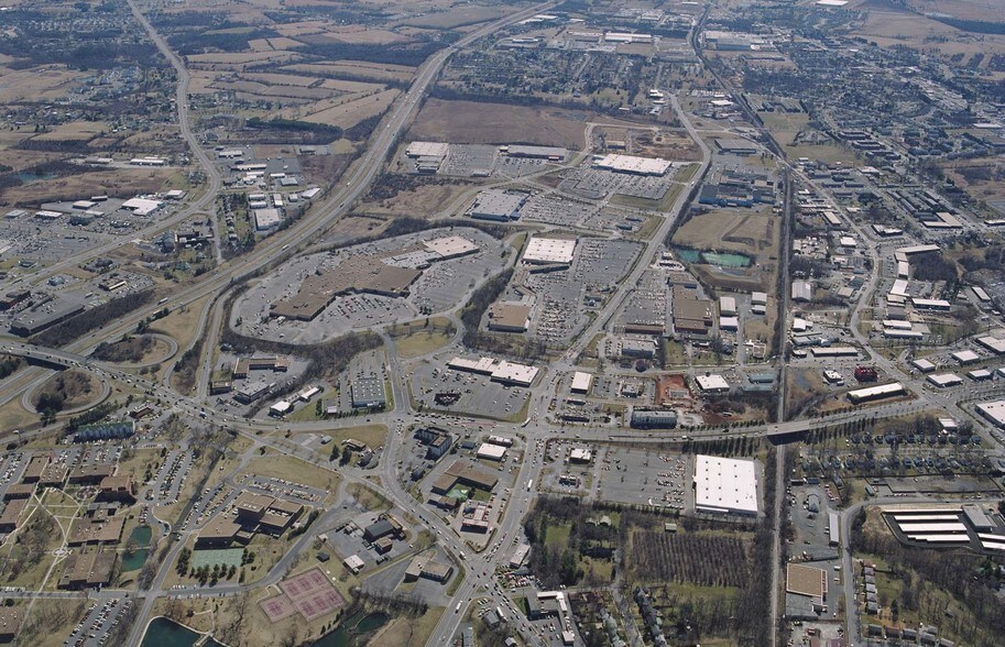 1523 S Pleasant Valley Rd, Winchester, VA à louer - Aérien - Image 2 de 2