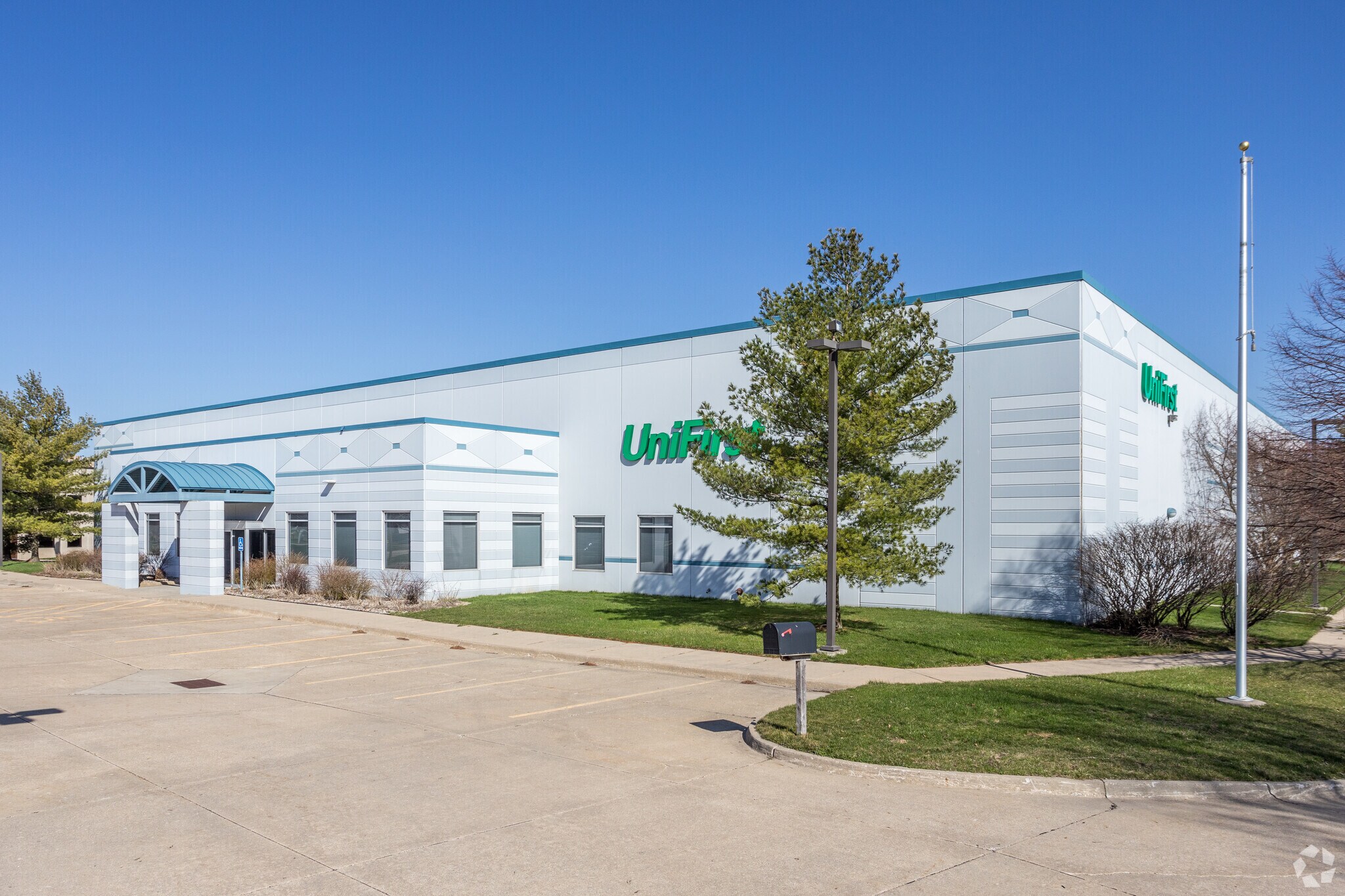 2401 SE Creekview Dr, Ankeny, IA à louer Photo du bâtiment- Image 1 de 21