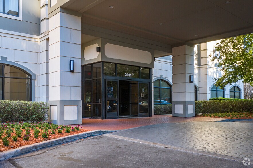 2911 Sage Rd, Houston, TX à vendre - Photo du bâtiment - Image 3 de 3