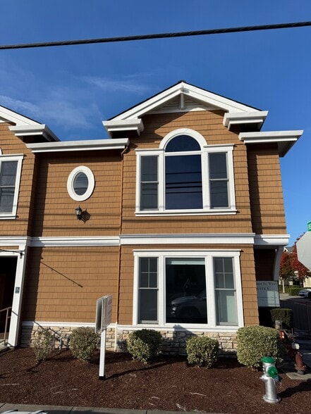 645 W 1st St, Sonoma, CA for lease - Building Photo - Image 2 of 7