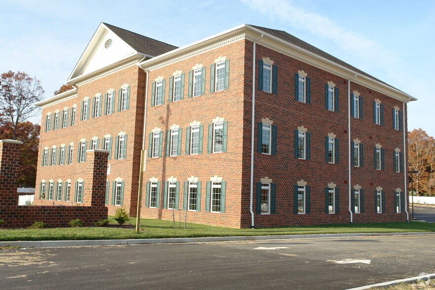 23076 Three Notch Rd, California, MD à louer - Photo du bâtiment - Image 2 de 35