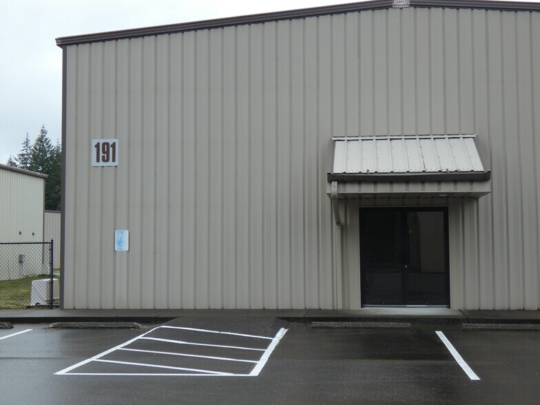 191 William White way, Shelton, WA à louer - Photo du bâtiment - Image 3 de 13