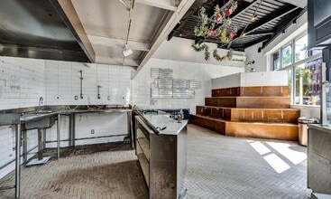 137 Seventh Ave S, New York, NY for lease Interior Photo- Image 2 of 4