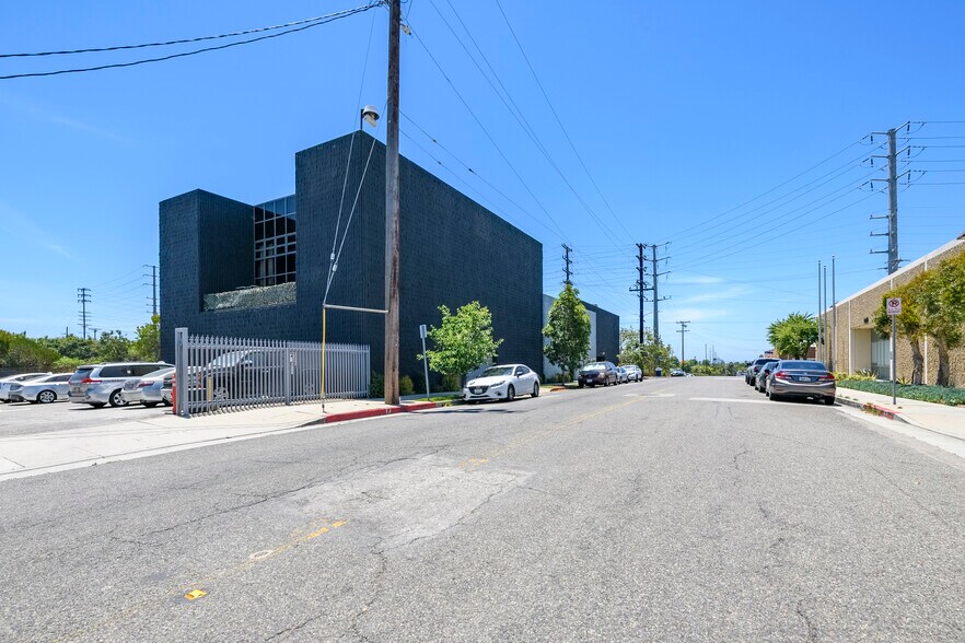 2200 Michigan Ave, Santa Monica, CA à louer - Photo du bâtiment - Image 2 de 20