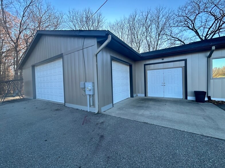 7755 Stadium Dr, Kalamazoo, MI for sale - Building Photo - Image 3 of 8