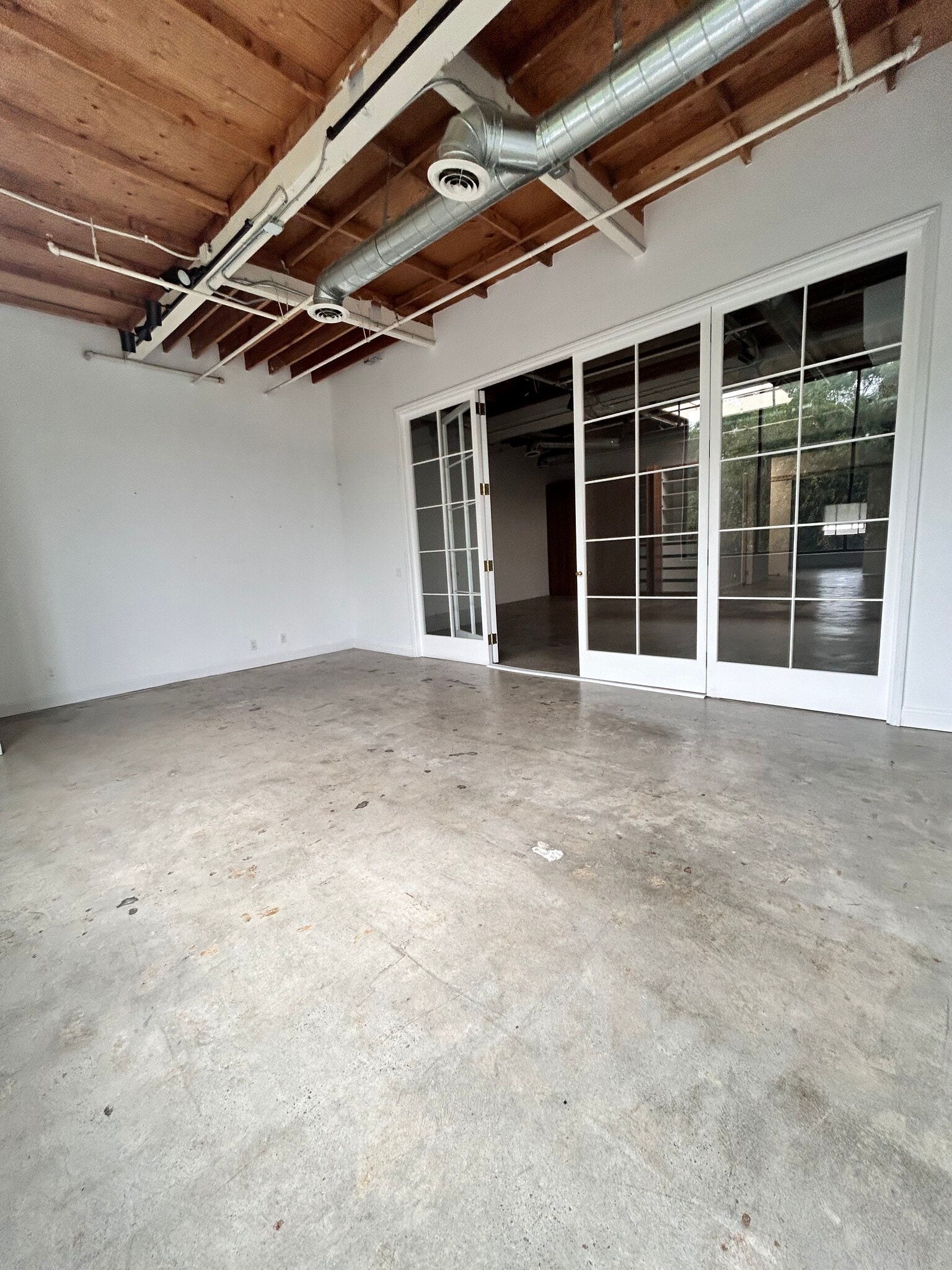 8714 Santa Monica Blvd, West Hollywood, CA for lease Interior Photo- Image 1 of 15