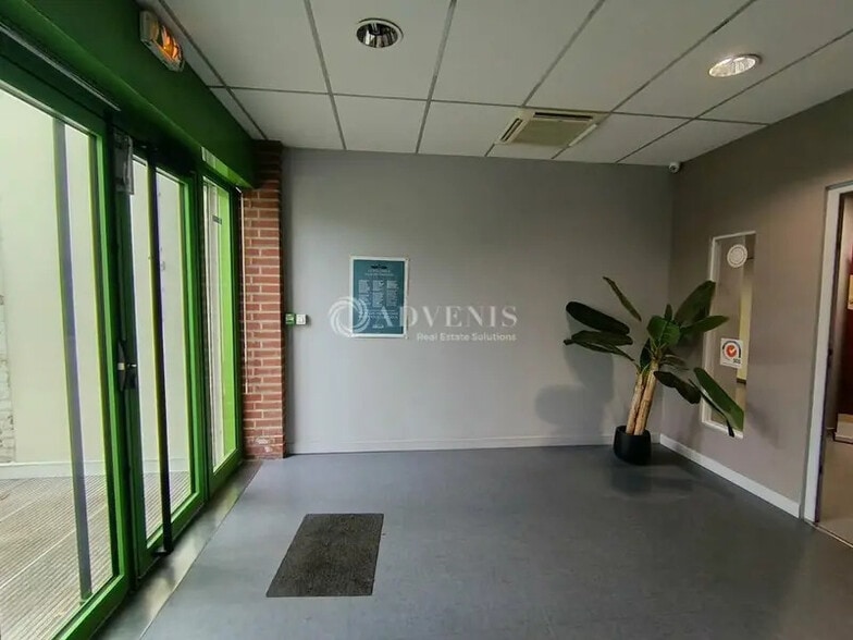 Bureau dans Lille à louer - Hall d’entrée - Image 2 de 12