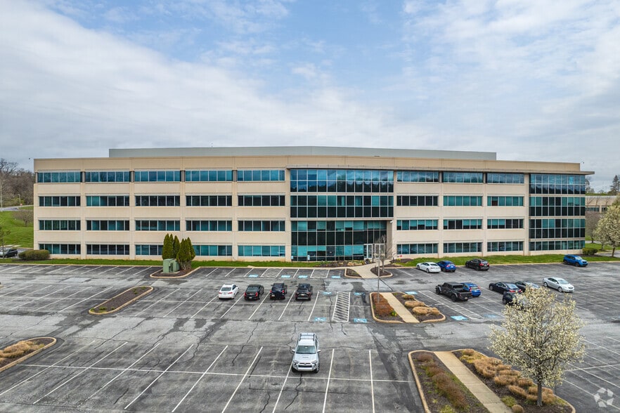 2 Braxton Way, Glen Mills, PA for lease - Building Photo - Image 3 of 6