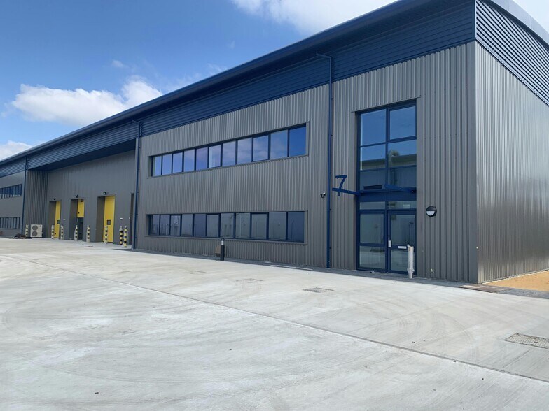 1-7 Fishers Grv, Portsmouth for sale - Building Photo - Image 2 of 10