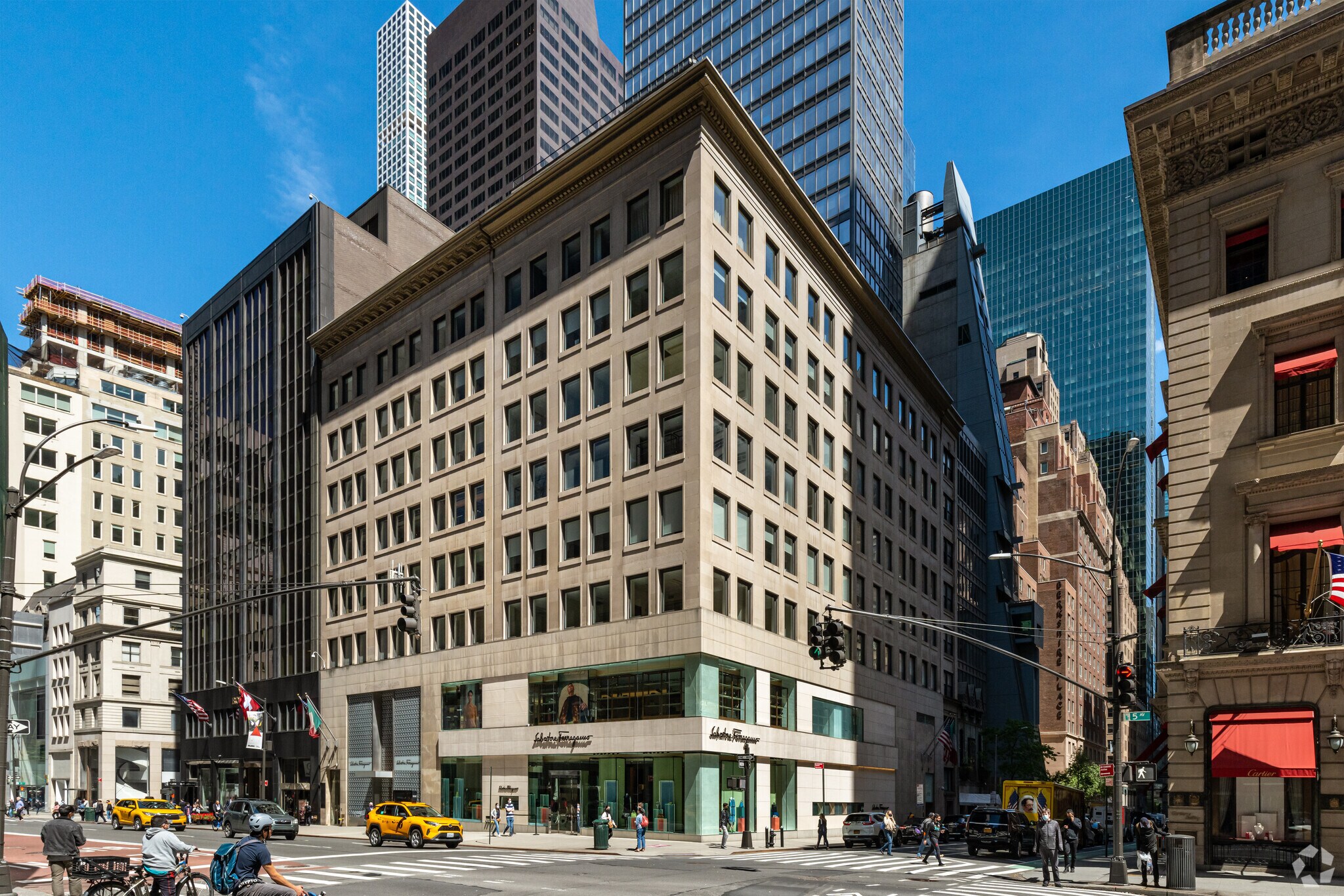 655 5th Ave, New York, NY à louer Photo du bâtiment- Image 1 de 13
