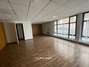 Office in Lyon for lease Interior Photo- Image 1 of 6