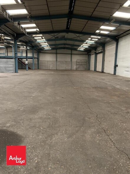 Flex in Lucé for sale - Building Photo - Image 3 of 5