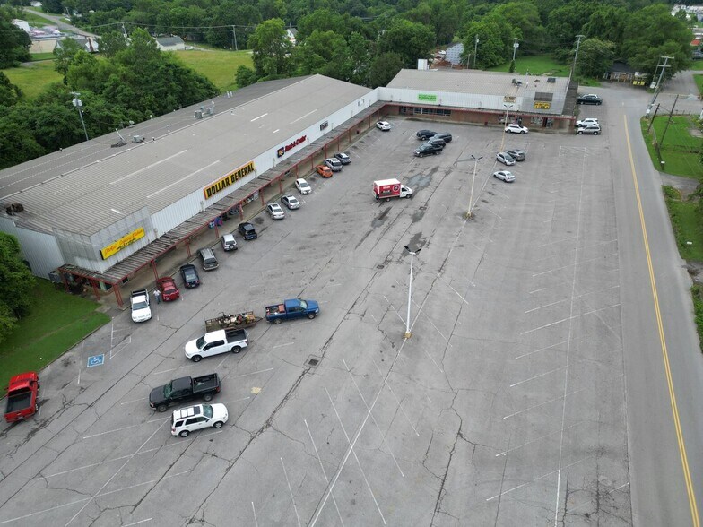 924 Providence Blvd, Clarksville, TN à louer - Photo du bâtiment - Image 3 de 5