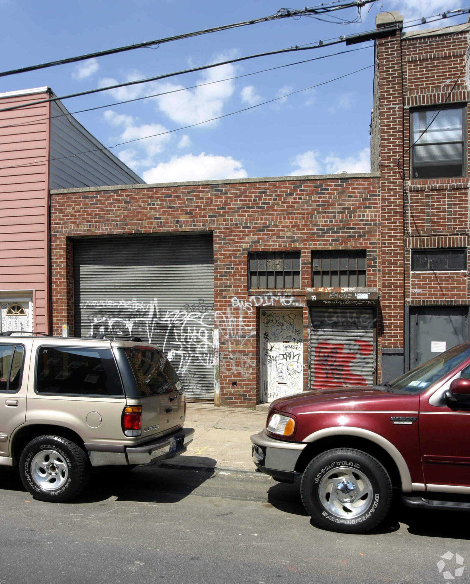 209 N 8th St, Brooklyn, NY for sale Primary Photo- Image 1 of 1