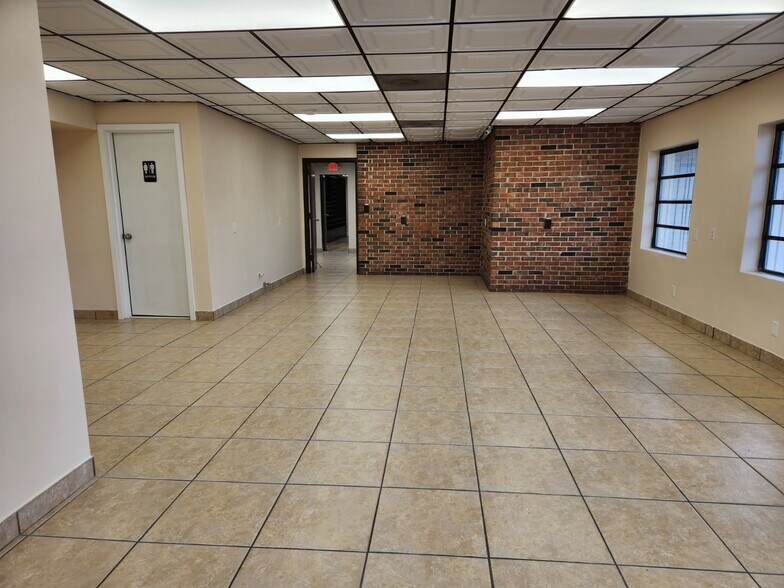 890 SW 69th Ave, Miami, FL à louer - Photo du bâtiment - Image 3 de 11