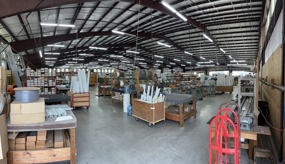 205 Mustang Cv, Taylor, TX à vendre - Photo du bâtiment - Image 2 de 11