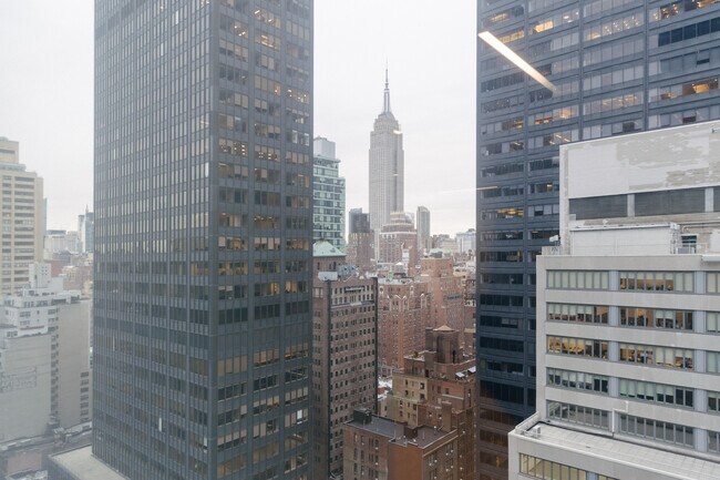 Plus de détails pour 633 Third Ave, New York, NY - Bureau à vendre