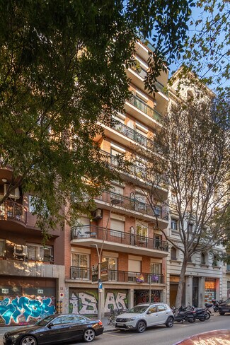 Plus de détails pour Multi-résidentiel à vendre