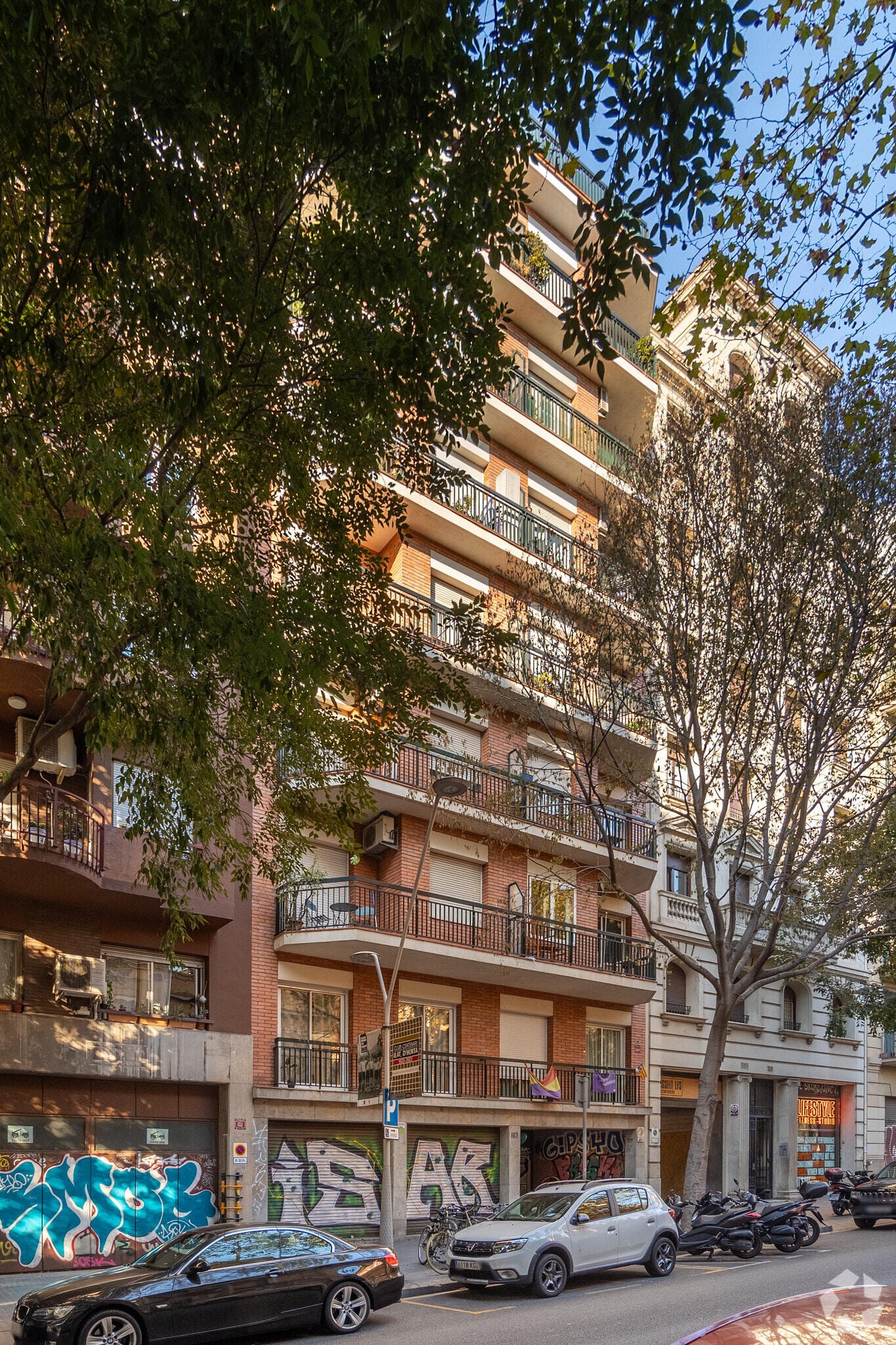 Multifamily in Barcelona, Barcelona for sale Primary Photo- Image 1 of 3
