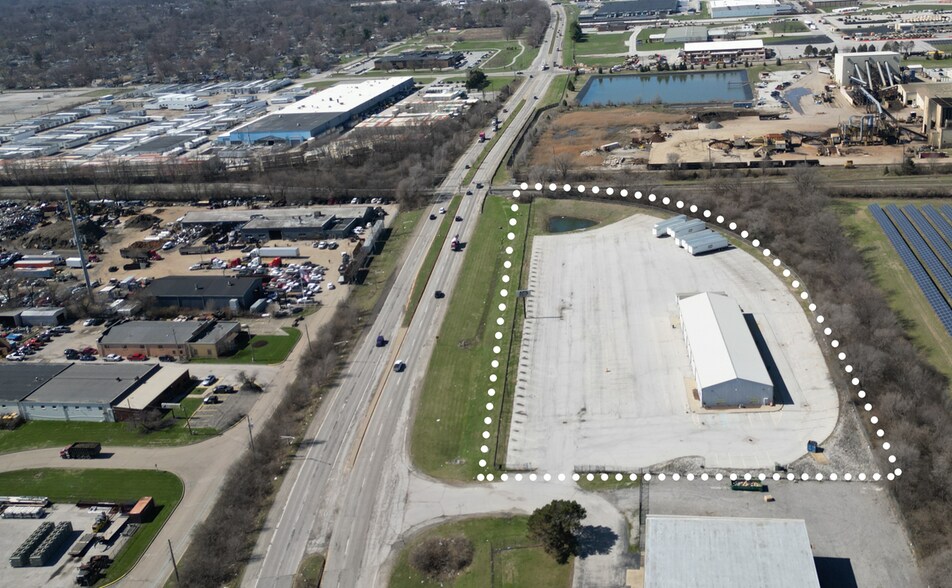 3510 Sam Jones Expy, Indianapolis, IN à louer - Photo du bâtiment - Image 3 de 4