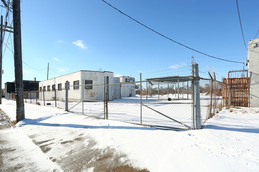 13501 Auburn St, Detroit, MI for sale - Building Photo - Image 2 of 10